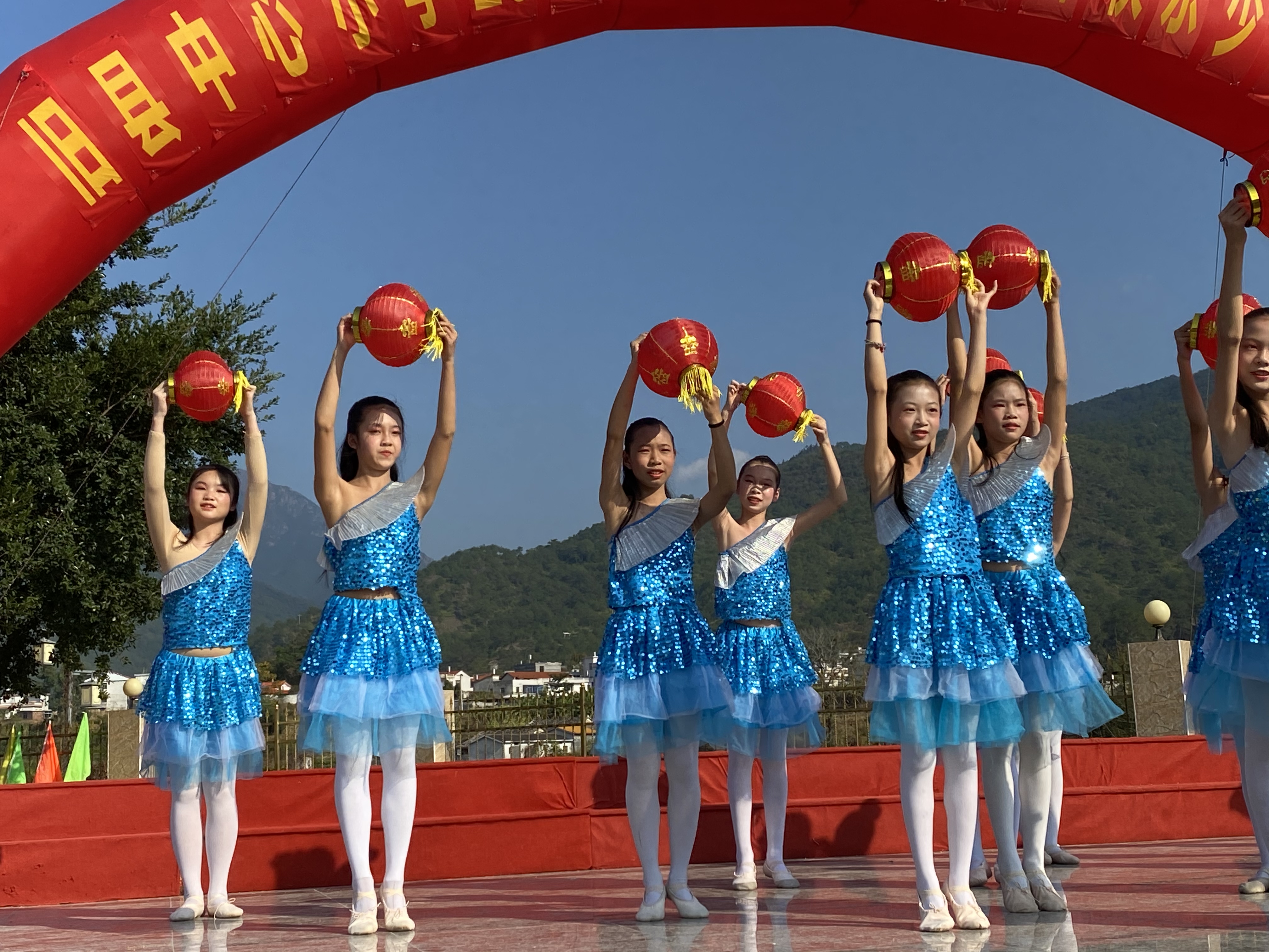 旧县中心小学举行2021年元旦文艺汇演